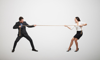 woman and man pulling the rope