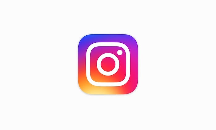 do feature instagram accounts make money