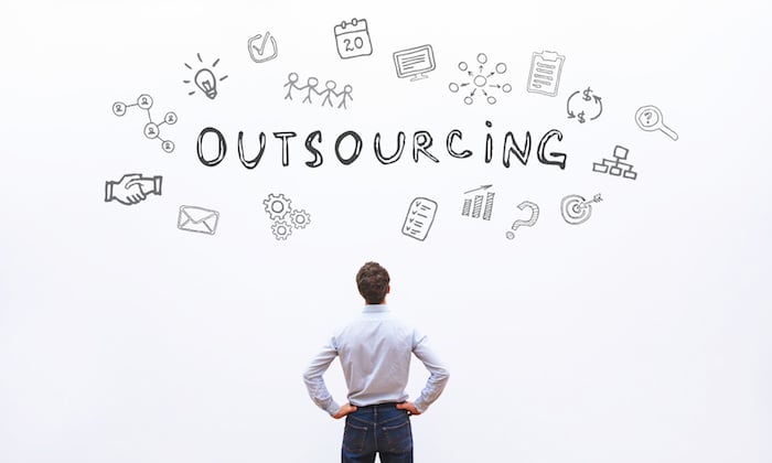 El outsourcing de marketing consiste en delegar tareas específicas a otras empresas
