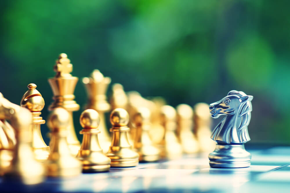 peças de xadrez representando vantagem competitiva