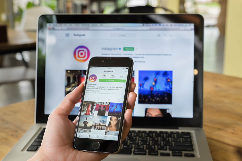 acesso ao instagram pelo laptop e smartphone
