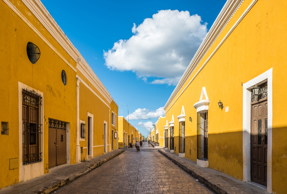 casas antigas amarelas
