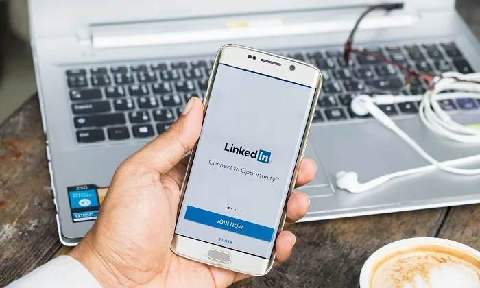 LinkedIn hide online status (December 2023)