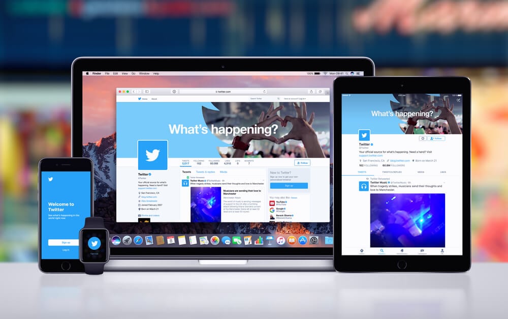 aplicativo twitter em versão mobile e web em laptop, tablet e smartphone