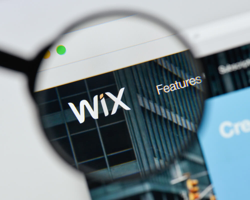 lupa em logo do site Wix em página inicial para desktop