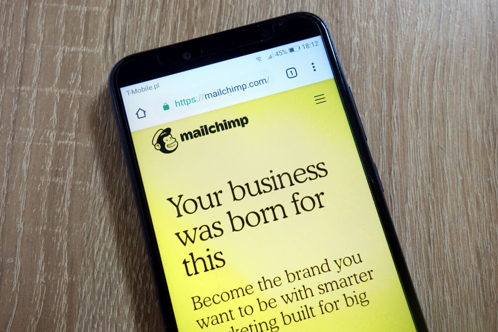 página inicial do site para smartphone do MailChimp