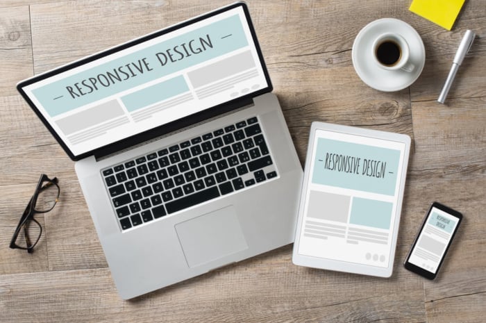 dispositivos acessando o mesmo site responsivo