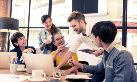 equipe em processo de comunicação interna de empresa