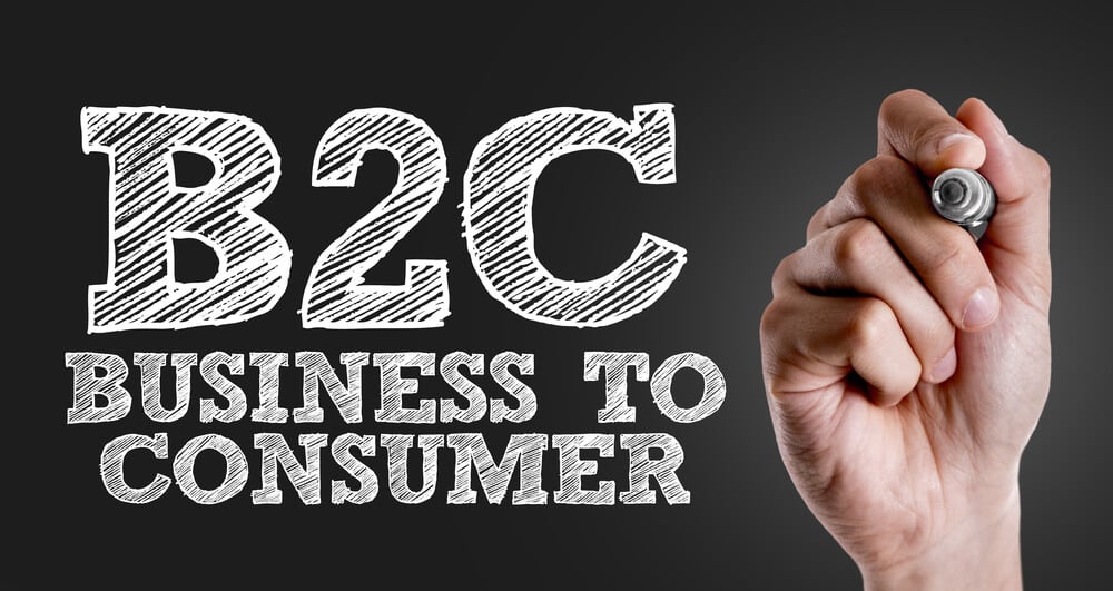 mão segurando caneta assinalando o título B2C e Business to Consumer