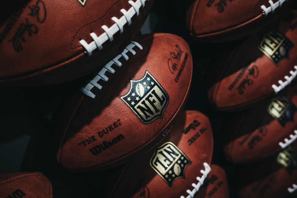 bolas de futebol americano da empresa NFL