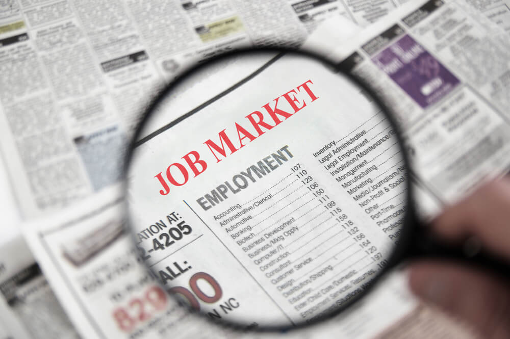 lupa ampliando frase job market em jornais 