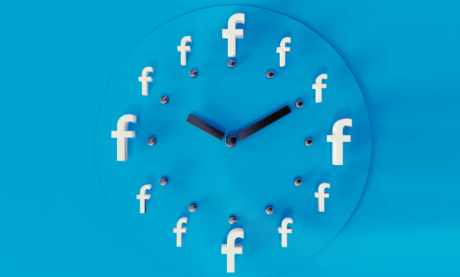 relógio com logos do facebook