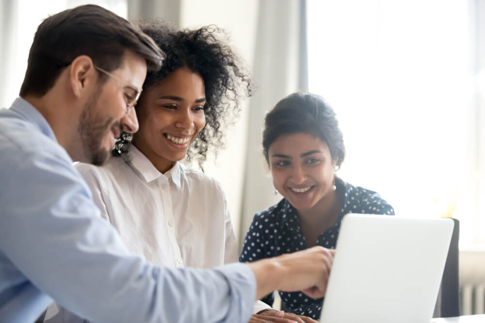 comunicação entre colegas profissionais de marketing