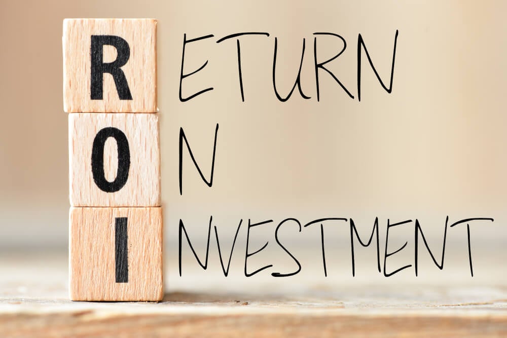 cubos com letras formando a sigla ROI e seu significado Returno on Investment