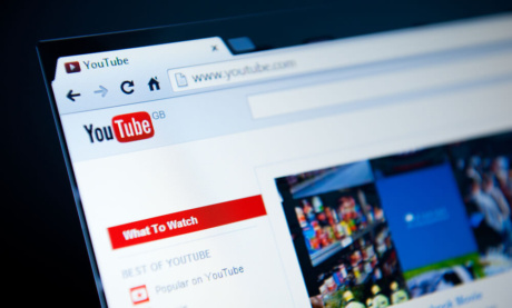 pagina inicial da plataforma youtube em tela de computador