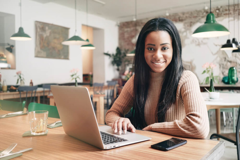 Como Trabalhar Com Marketing Digital: Veja 36 Dicas (2026)