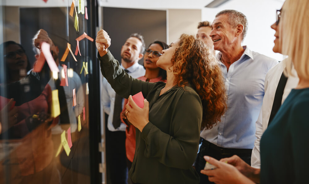 equipe empresarial na prático de elaboração de estratégia