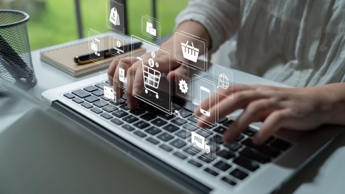 Ícones que representam diversas plataformas digitais em integração