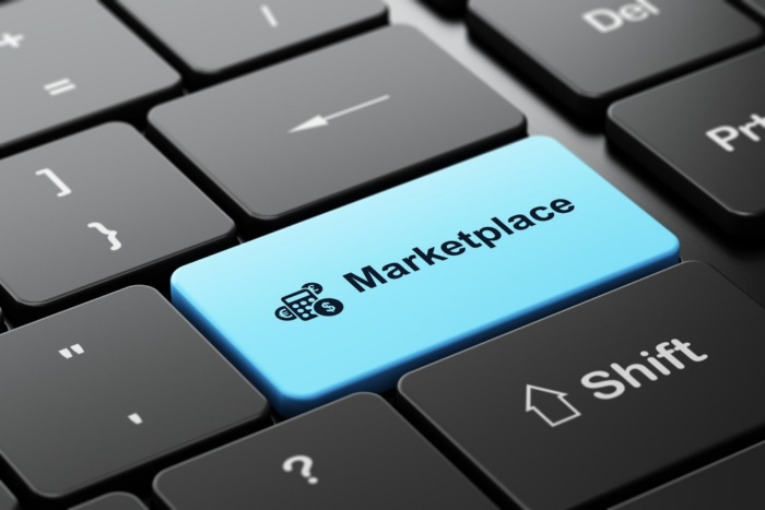 Tecla com nome marketplace em um teclado de computador