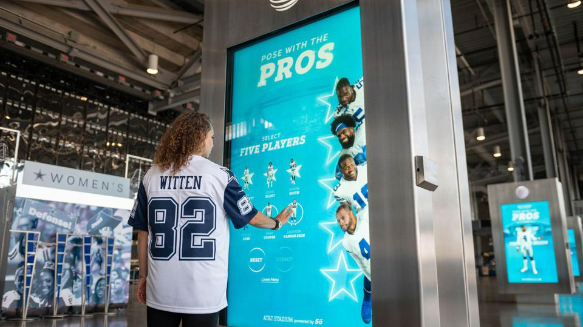  Examples of Great Out of Home Advertising - dallas cowboys posture with the pros