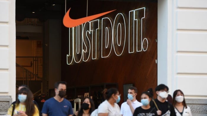 Nike Just do it tagline online branding