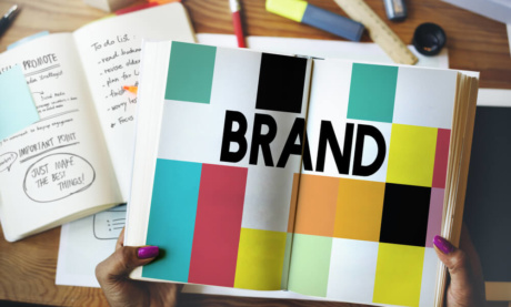 Brand Book: O Que É e Como Criar o Manual da Marca (+7 Exemplos)